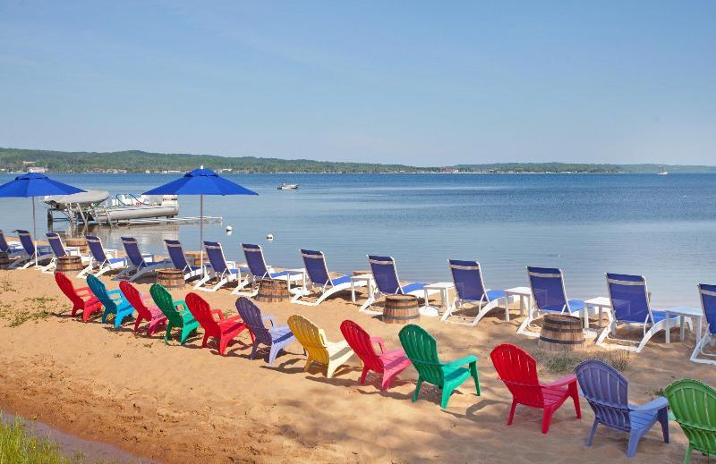 Tvcmi Holiday Inn Traverse City Exterior photo